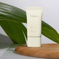 Купить Fraijour Heartleaf WaterFit Sun Screen SPF 50+ Сонцезахисний зволожуючий крем для обличчя - 50 мл в Украине